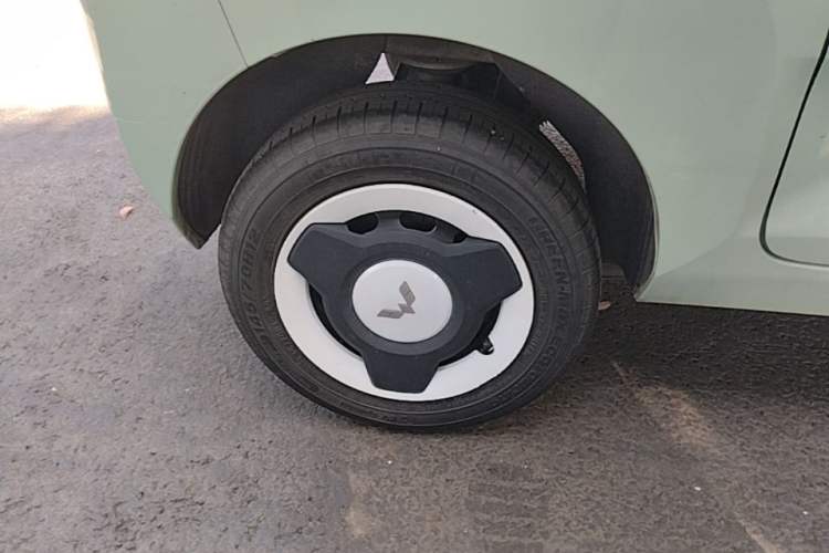 Used Wuling Hongguang MINIEV 2022 Macaron Premium Model – Lithium Iron Phosphate Right Rear Wheel Hub