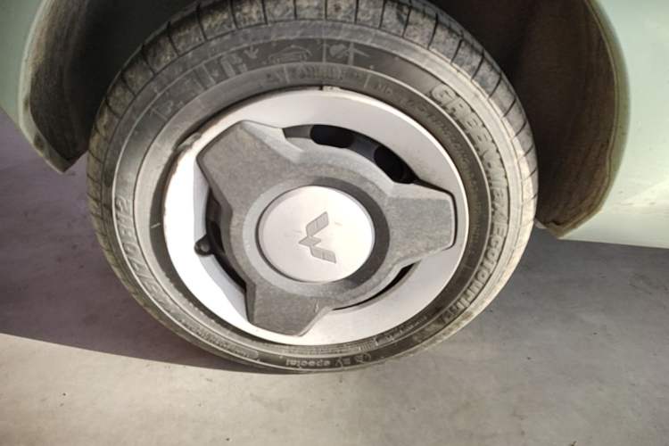 Used Wuling Hongguang MINIEV 2022 Enjoy Edition Lithium-Ion Battery Right Rear Wheel Hub
