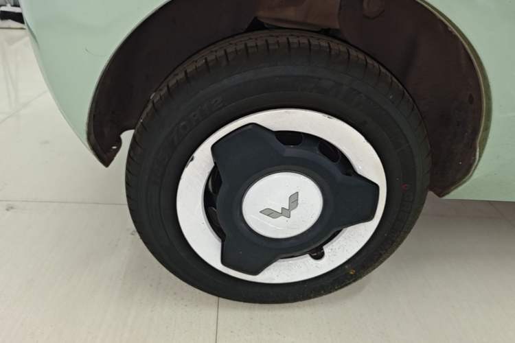 Used Wuling Hongguang MINIEV 2022 Macaron Premium Model – Lithium Iron Phosphate Right Rear Wheel Hub