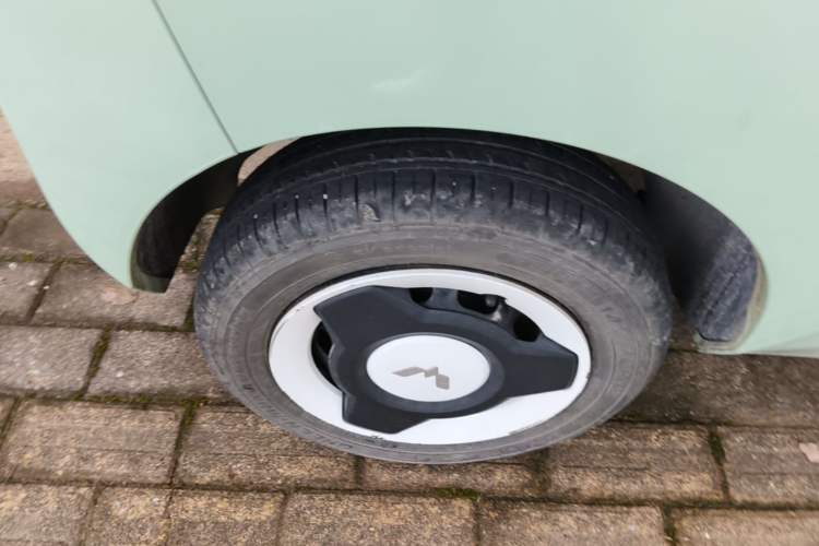 Used Wuling Hongguang MINIEV 2022 Macaron Premium Model – Lithium Iron Phosphate Right Rear Wheel Hub