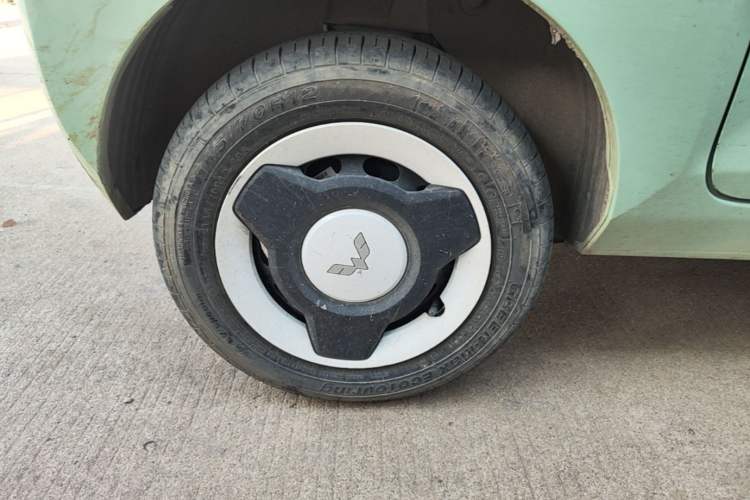 Used Wuling Hongguang MINIEV 2022 Macaron Fashion Model Lithium Iron Phosphate Right Rear Wheel Hub