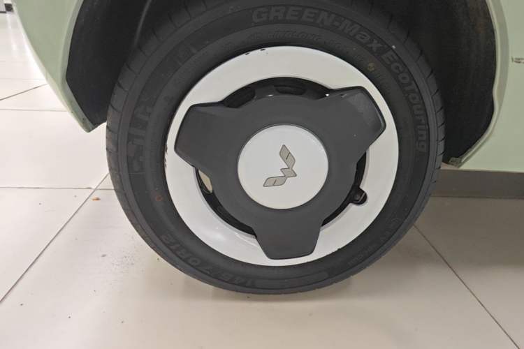 Used Wuling Hongguang MINIEV 2022 Macaron Premium Model – Lithium Iron Phosphate Right Rear Wheel Hub