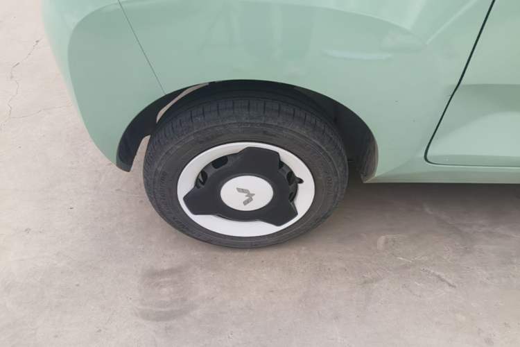 Used Wuling Hongguang MINIEV 2022 Macaron Premium Model – Lithium Iron Phosphate Right Rear Wheel Hub