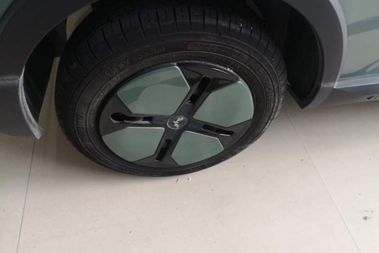 Used Wuling Hongguang MINIEV 2022 GAMEBOY 300km Play Edition Lithium Iron Phosphate Right Rear Wheel Hub
