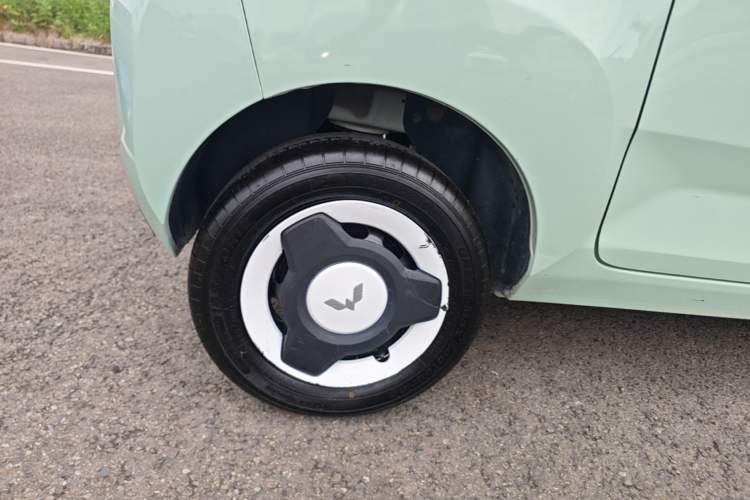 Used Wuling Hongguang MINIEV 2022 Macaron Premium Model – Lithium Iron Phosphate Right Rear Wheel Hub