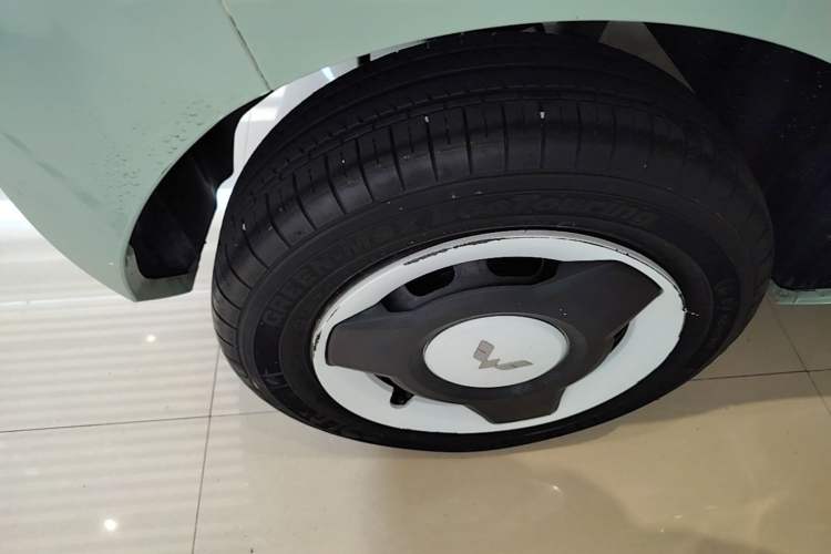 Used Wuling Hongguang MINIEV 2022 Macaron Premium Model – Lithium Iron Phosphate Right Rear Wheel Hub