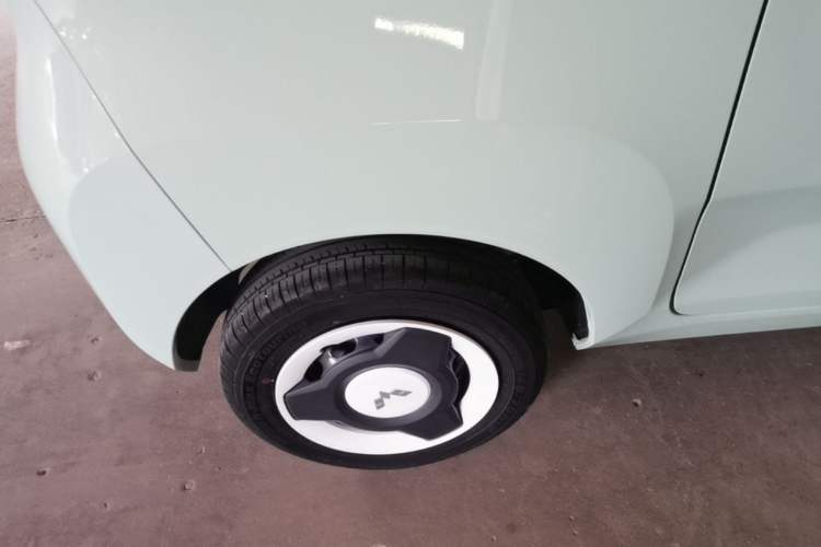 Used Wuling Hongguang MINIEV 2022 Macaron Premium Model – Lithium Iron Phosphate Right Rear Wheel Hub