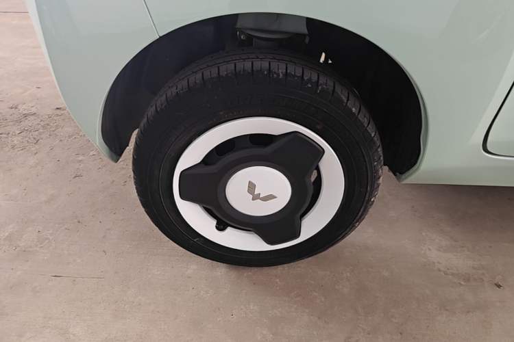 Used Wuling Hongguang MINIEV 2022 Macaron Premium Model – Lithium Iron Phosphate Right Rear Wheel Hub