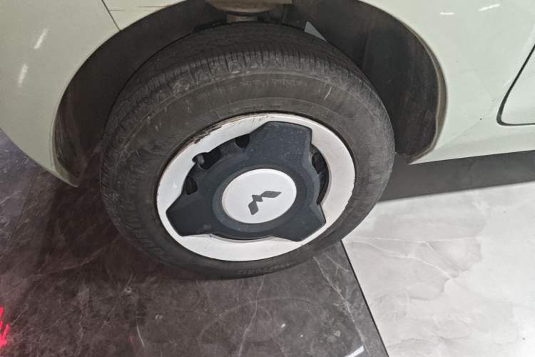 Used Wuling Hongguang MINIEV 2022 Macaron Premium Model – Lithium Iron Phosphate Right Rear Wheel Hub