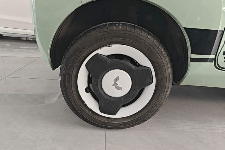 Used Wuling Hongguang MINIEV 2022 Macaron Premium Model – Lithium Iron Phosphate Right Rear Wheel Hub