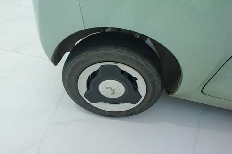 Used Wuling Hongguang MINIEV 2022 Macaron Premium Model – Lithium Iron Phosphate Right Rear Wheel Hub