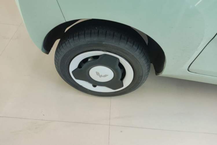 Used Wuling Hongguang MINIEV 2022 Macaron Premium Model – Lithium Iron Phosphate Right Rear Wheel Hub