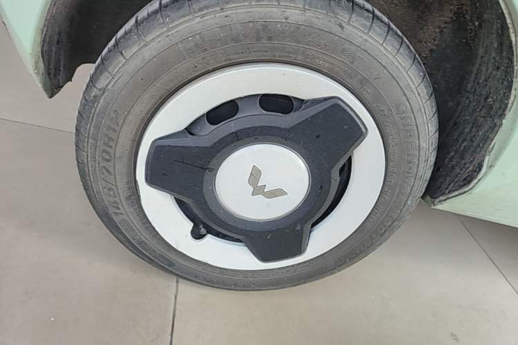 Used Wuling Hongguang MINIEV 2022 Macaron Fashion Model Lithium Iron Phosphate Right Rear Wheel Hub