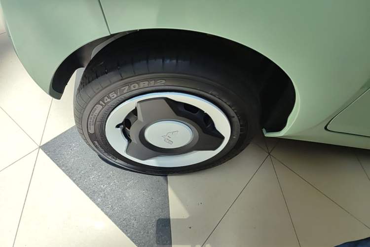 Used Wuling Hongguang MINIEV 2022 Macaron Premium Model – Lithium Iron Phosphate Right Rear Wheel Hub