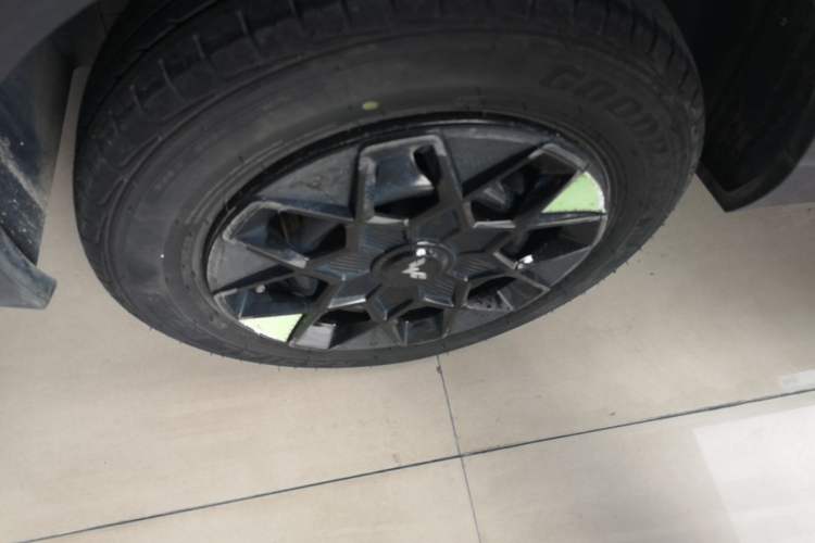 Used Wuling Hongguang MINIEV 2022 GAMEBOY 200km Play Edition with Lithium Iron Phosphate Right Rear Wheel Hub