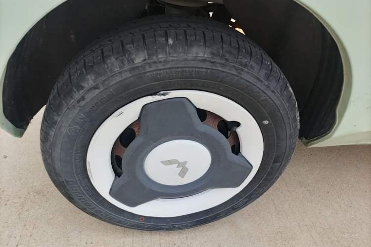 Used Wuling Hongguang MINIEV 2022 Macaron Fashion Edition Lithium-Nickel-Cobalt-Alpha-oxide Right Rear Wheel Hub