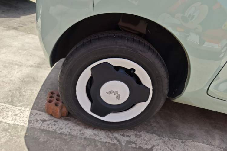 Used Wuling Hongguang MINIEV 2022 Macaron Premium Model – Lithium Iron Phosphate Right Rear Wheel Hub