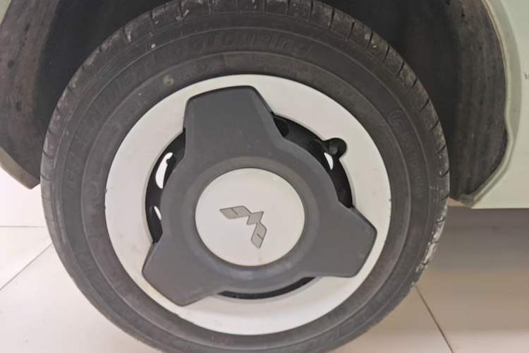 Used Wuling Hongguang MINIEV 2022 Macaron Premium Model – Lithium Iron Phosphate Right Rear Wheel Hub