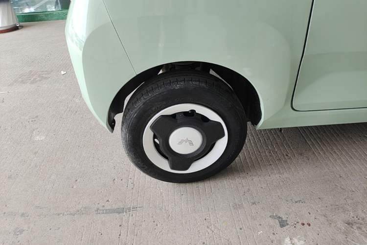 Used Wuling Hongguang MINIEV 2022 Macaron Premium Model – Lithium Ternary Battery Right Rear Wheel Hub