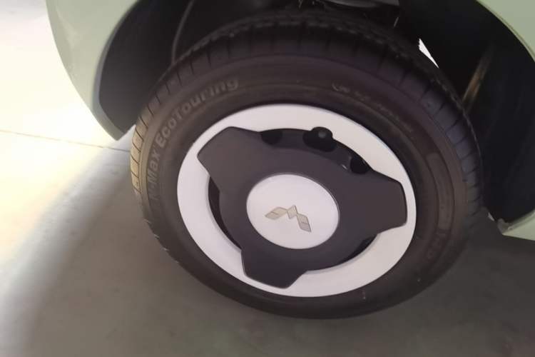 Used Wuling Hongguang MINIEV 2022 Macaron Premium Model – Lithium Iron Phosphate Right Rear Wheel Hub