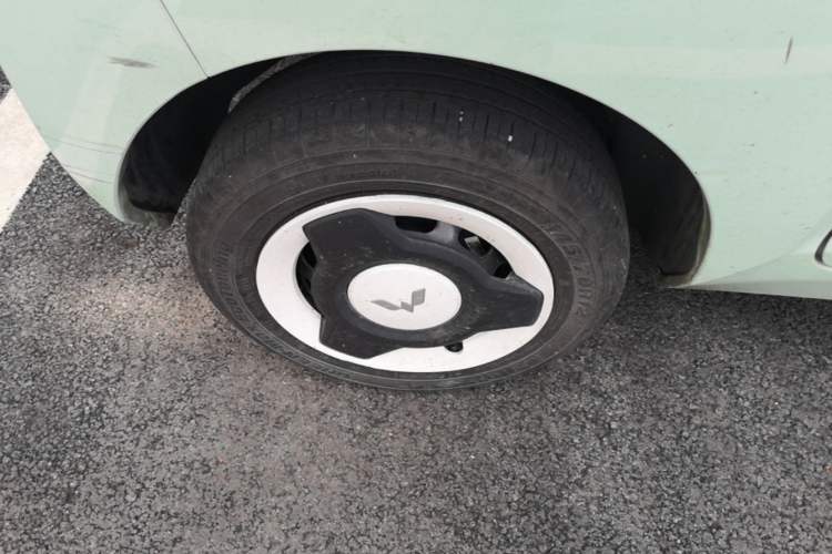 Used Wuling Hongguang MINIEV 2022 Macaron Premium Model – Lithium Ternary Battery Right Rear Wheel Hub