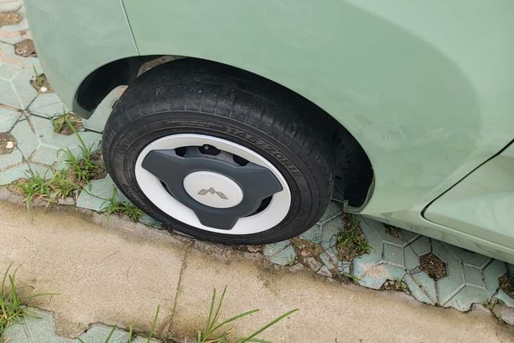 Used Wuling Hongguang MINIEV 2022 Macaron Premium Model – Lithium Iron Phosphate Right Rear Wheel Hub