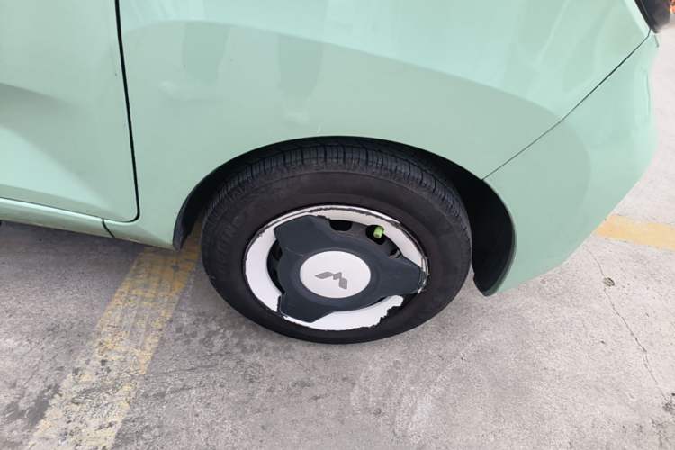 Used Wuling Hongguang MINIEV 2022 Macaron Premium Model – Lithium Iron Phosphate Right Rear Wheel Hub