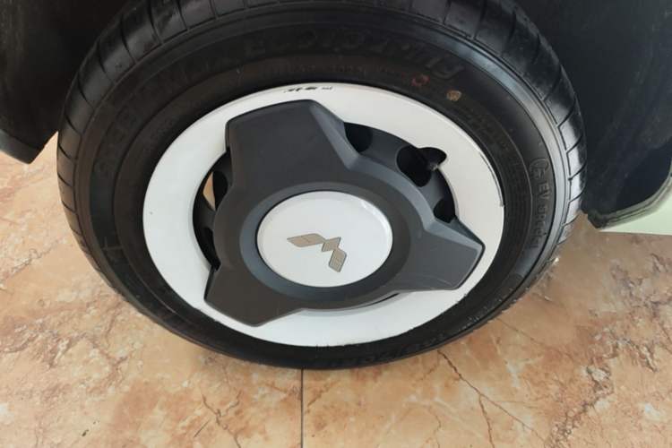 Used Wuling Hongguang MINIEV 2022 Macaron Premium Model – Lithium Iron Phosphate Right Rear Wheel Hub