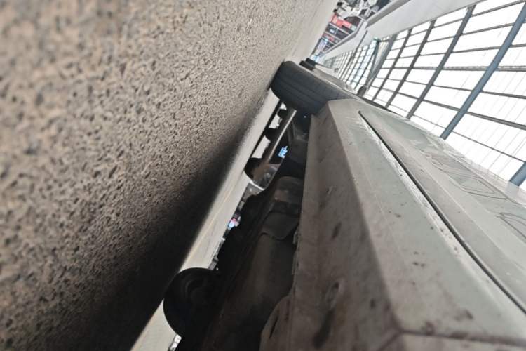 Used Wuling Hongguang MINIEV 2022 Macaron Premium Model – Lithium Ternary Battery Right Side Sill