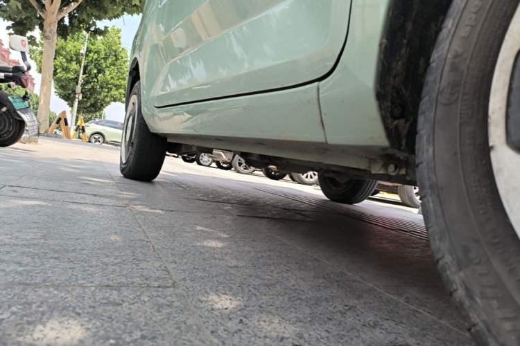 Used Wuling Hongguang MINIEV 2022 Macaron Premium Model – Lithium Iron Phosphate Right Side Sill