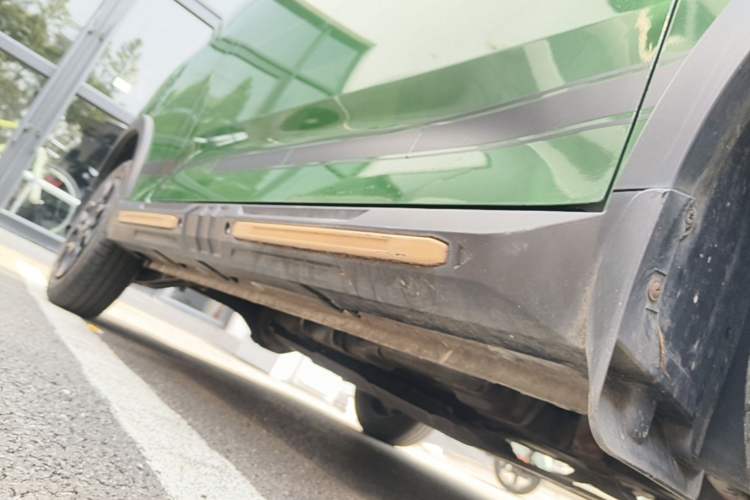 Used Wuling Hongguang MINIEV 2022 GAMEBOY 200km Gaming Edition with Lithium Iron Phosphate Right Side Sill
