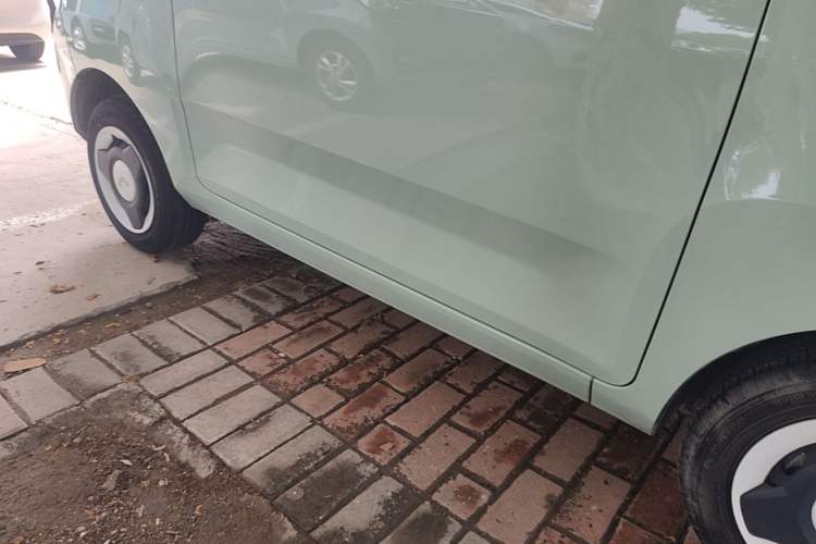 Used Wuling Hongguang MINIEV 2022 Macaron Premium Model – Lithium Iron Phosphate Right Side Sill