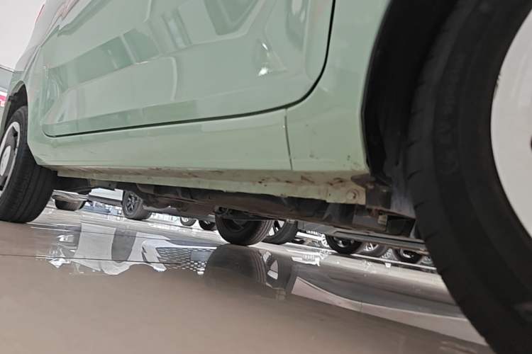 Used Wuling Hongguang MINIEV 2022 Macaron Premium Model – Lithium Iron Phosphate Right Side Sill