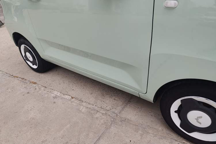 Used Wuling Hongguang MINIEV 2022 Macaron Premium Model – Lithium Iron Phosphate Right Side Sill
