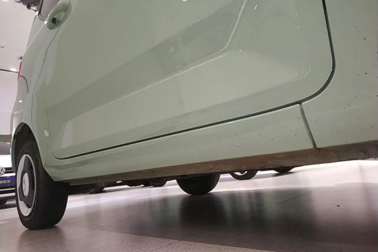 Used Wuling Hongguang MINIEV 2022 Macaron Premium Model – Lithium Iron Phosphate Right Side Sill