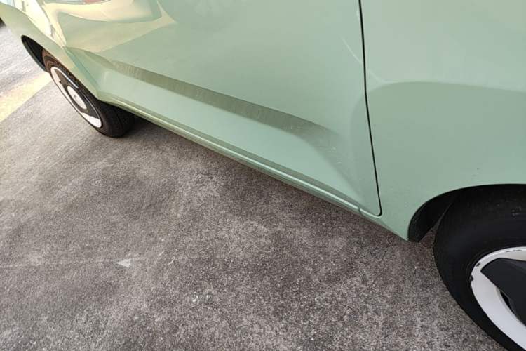 Used Wuling Hongguang MINIEV 2022 Macaron Premium Model – Lithium Iron Phosphate Right Side Sill