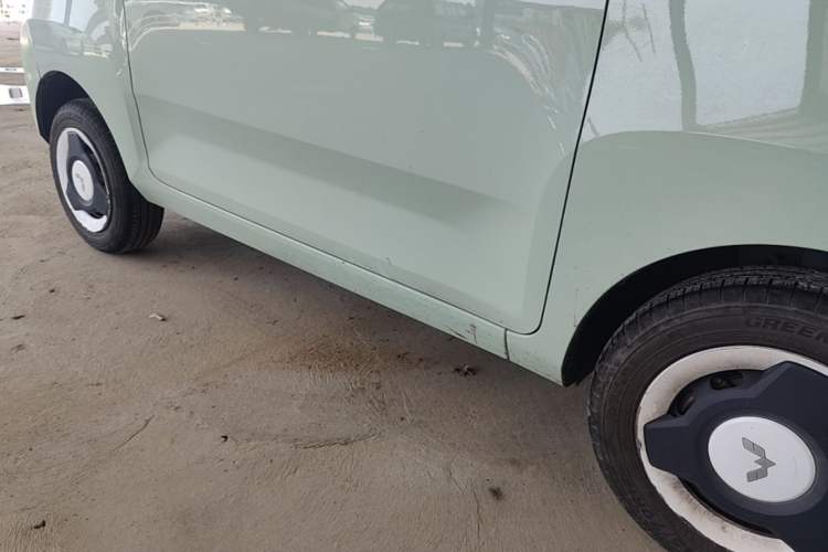Used Wuling Hongguang MINIEV 2022 Macaron Premium Model – Lithium Iron Phosphate Right Side Sill