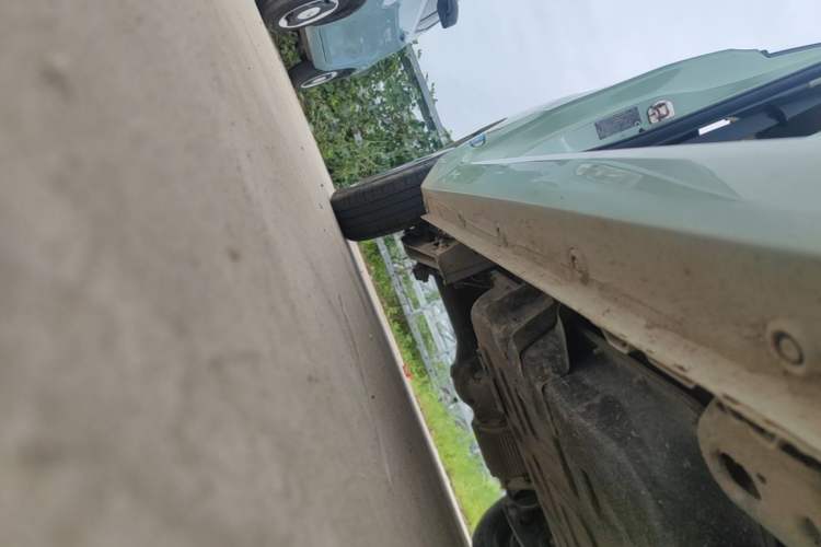 Used Wuling Hongguang MINIEV 2022 Macaron Premium Model – Lithium Iron Phosphate Right Side Sill