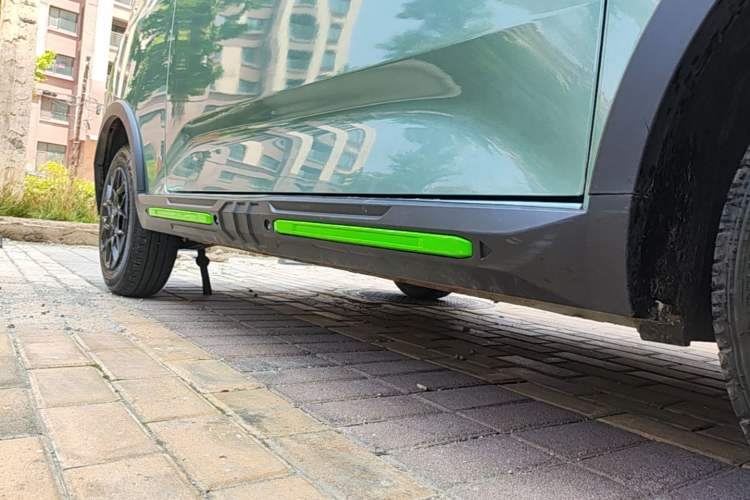 Used Wuling Hongguang MINIEV 2022 GAMEBOY 200km Gaming Edition with Lithium Iron Phosphate Right Side Sill