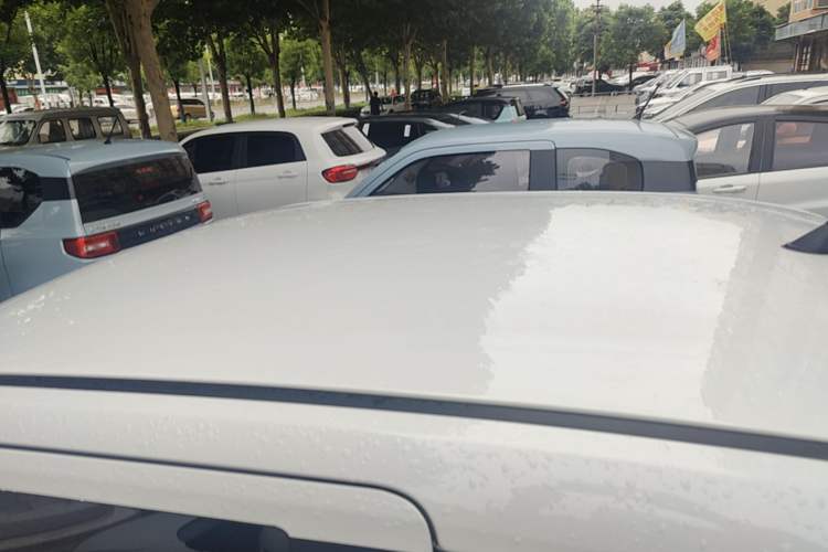 Used Wuling Hongguang MINIEV 2022 Macaron Premium Model – Lithium Iron Phosphate Roof