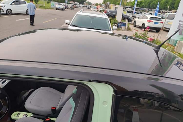 Used Wuling Hongguang MINIEV 2022 Macaron Premium Model – Lithium Iron Phosphate Roof