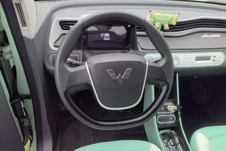 Used Wuling Hongguang MINIEV 2022 Macaron Premium Model – Lithium Iron Phosphate Steering Wheel