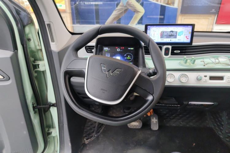 Used Wuling Hongguang MINIEV 2022 Macaron Premium Model – Lithium Iron Phosphate Steering Wheel