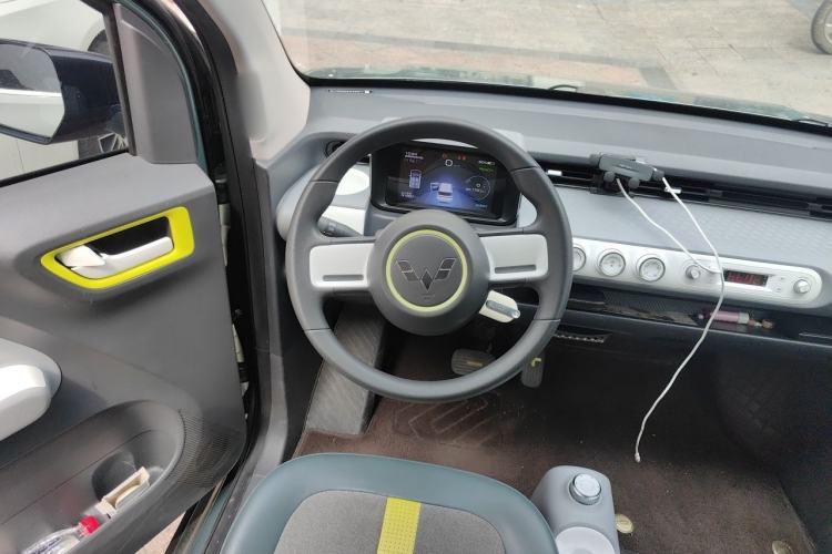Used Wuling Hongguang MINIEV 2022 GAMEBOY 300km Enthusiast Model with Lithium Iron Phosphate Steering Wheel