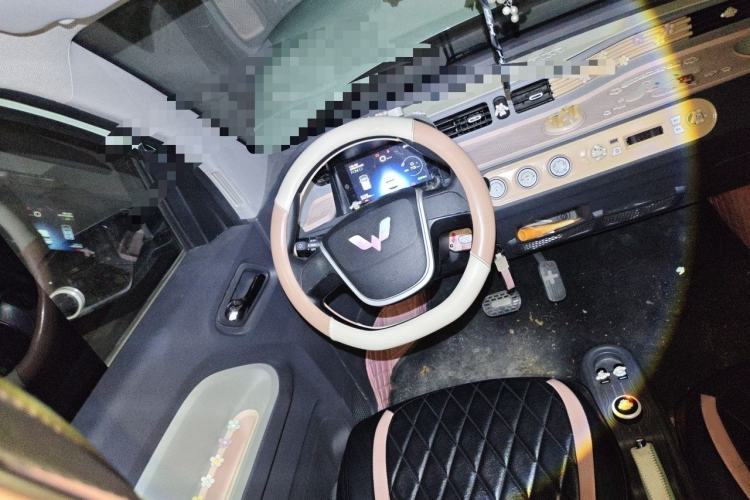 Used Wuling Hongguang MINIEV 2022 Macaron Fashion Model Lithium Iron Phosphate Steering Wheel