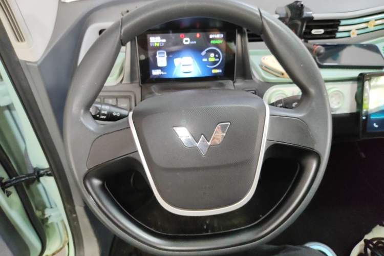 Used Wuling Hongguang MINIEV 2022 Macaron Premium Model – Lithium Iron Phosphate Steering Wheel