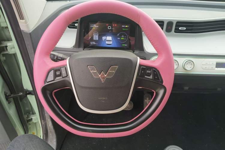 Used Wuling Hongguang MINIEV 2022 Macaron Premium Model – Lithium Iron Phosphate Steering Wheel