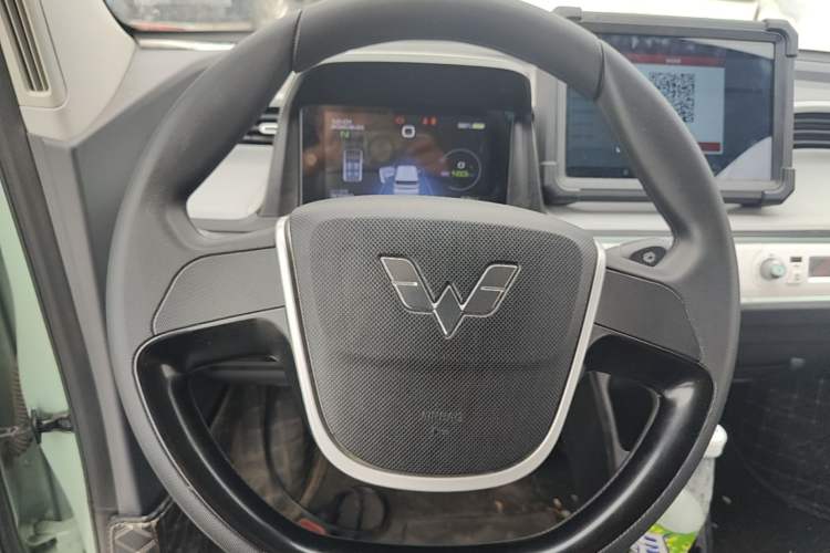 Used Wuling Hongguang MINIEV 2022 Macaron Premium Model – Lithium Iron Phosphate Steering Wheel
