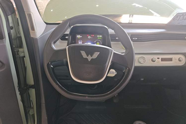 Used Wuling Hongguang MINIEV 2022 Macaron Premium Model – Lithium Iron Phosphate Steering Wheel