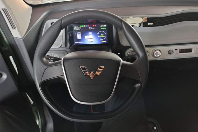 Used Wuling Hongguang MINIEV 2022 Macaron Premium Model – Lithium Iron Phosphate Steering Wheel